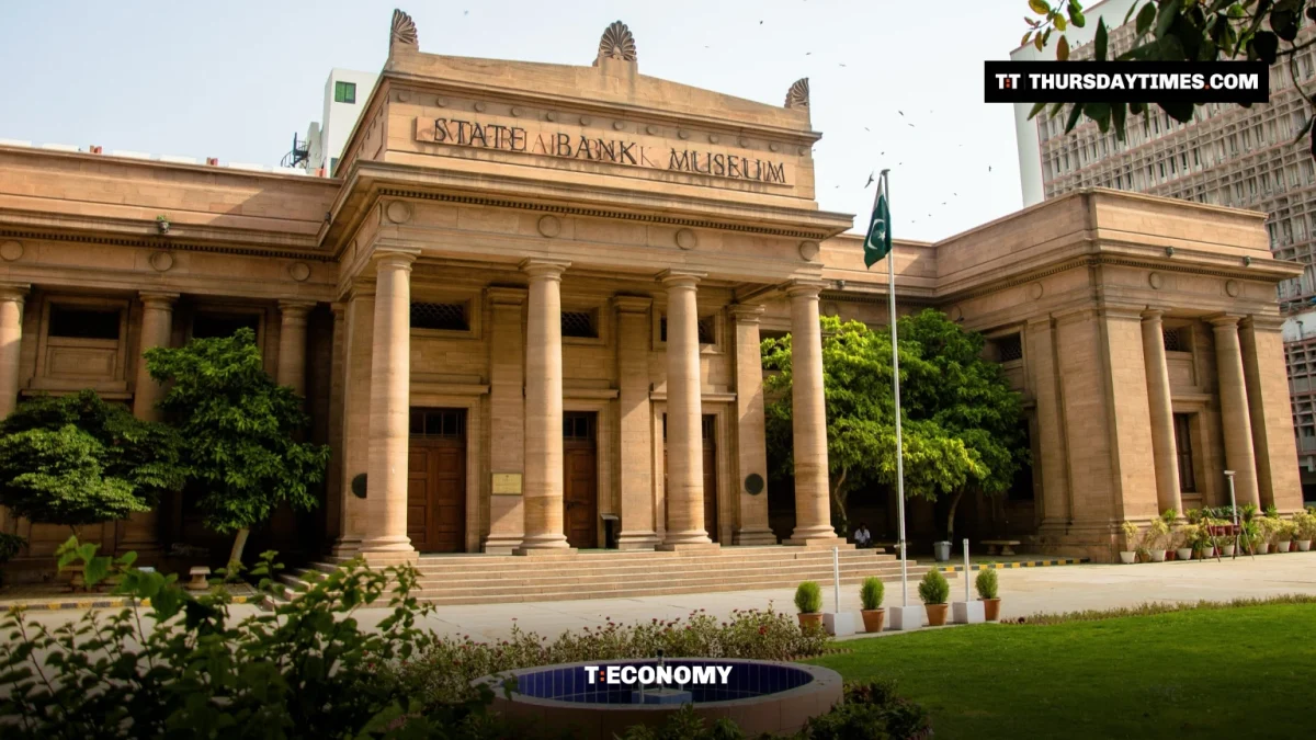 The State Bank of Pakistan’s old building, now the State Bank Museum, with the central bank’s head office behind it on I.I. Chundrigar Road, Karachi. — ASIM IFTIKHAR NAGI/WIKIMEDIA COMMONS (CC BY-SA 4.0)